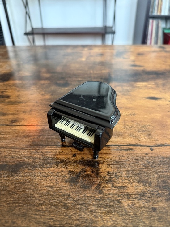 Other - Miniature grand piano figure